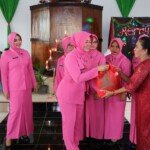 ‘Berbagi Kasih’ Kapolres Tulang Bawang Bagikan Paket Sembako