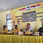 Tanpa Habsi Wahid, Irwan SP Pababari Kembalikan Formulir Pendaftaran Partai Golkar