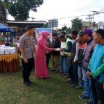 Jumat Berkah, Polres OKI Bagi Sembako ke Tukang Ojek