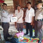 Buruh Kayu Terima Tali Asih Dari Polsek Pangkalan Balai