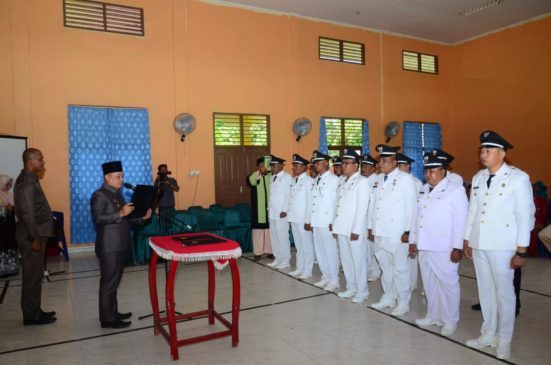 Wabup Lingga Lantik 13 Pjs Kades