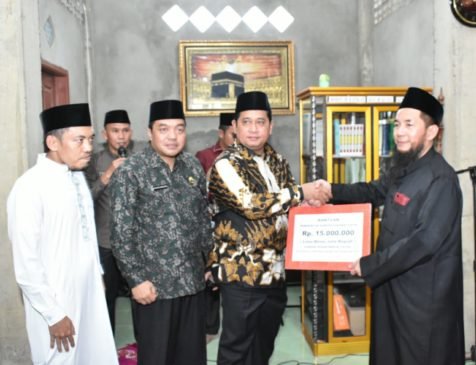 Safari Jumat, Bupati Banyuasin Salurkan Bantuan ke Masjid dan Kaum Dhuafa