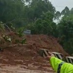 ‘Longsor’ Putuskan Arus Lalin Pagaralam, Kendaraan Dialihkan ke Gumay Ulu