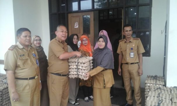 Cegah Stunting, Disdikbud OI Berikan Telur bagi Anak TK dan PAUD