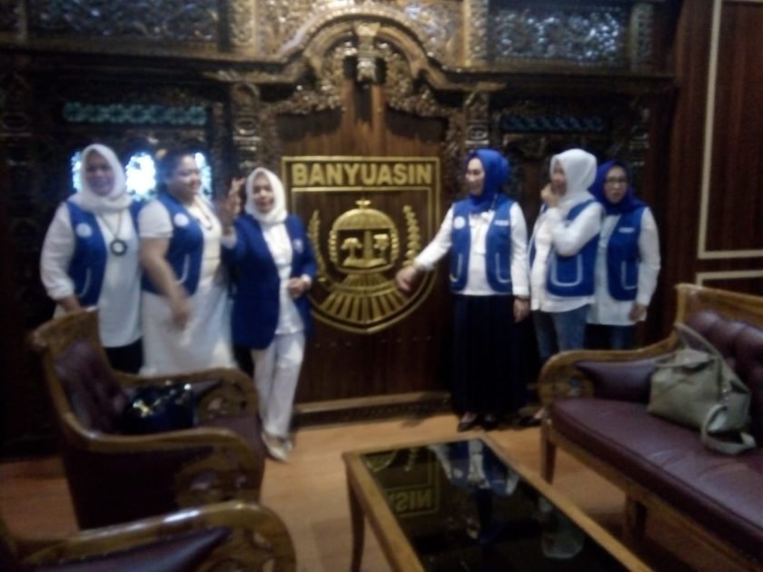 Tekan Gizi Buruk dan Stunting, IWAPI Sumsel Salurkan Ribuan Butir Telur ke Banyuasin