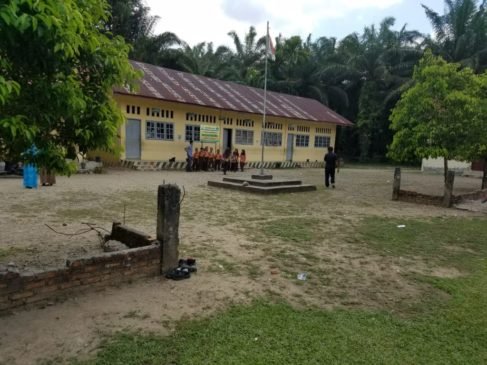 Perjuangan Siswi SD di Aceh Tamiang, Belajar di Sekolah Rusak dan Berdebu