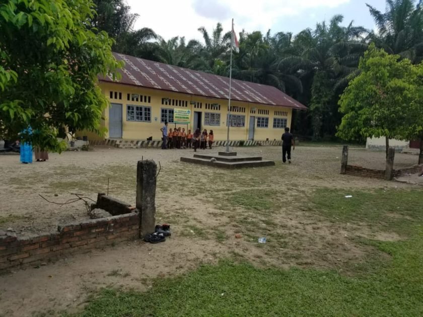 Perjuangan Siswi SD di Aceh Tamiang, Belajar di Sekolah Rusak dan Berdebu
