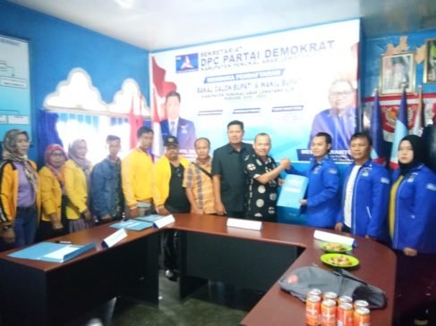 Wakil 1 Ketua DPRD PALI Ambil Formulir Cawabup ke Partai Demokrat