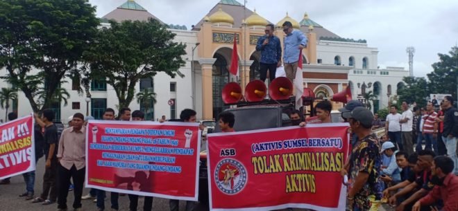 Aktivis Sumsel Gelar Aksi ‘Stop Kriminalisasi’ di Bundaran Air Mancur