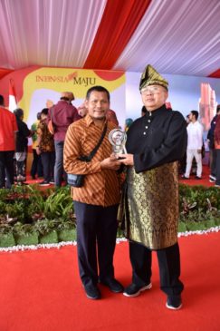 Bupati Sergai Terima Anugerah Kebudayaan dari PWI