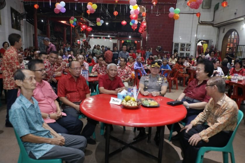 Bupati Asahan Kunjungi Vihara di Malam Cap Go Meh 2571