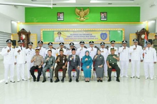Bupati Labuhanbatu Ambil Sumpah 14 Kades Terpilih