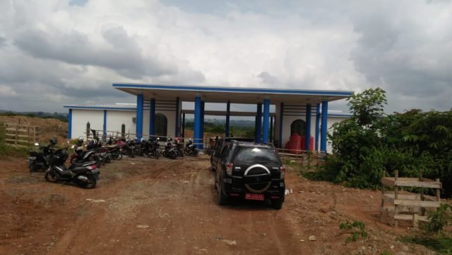 Kantor Camat Lahat Selatan Masih Belum Dialiri Listrik dan Akses Jalan Tanah Merah