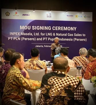 Proyek LNG Abadi Resmi Pasok Gas ke PLN dan Pupuk Indonesia