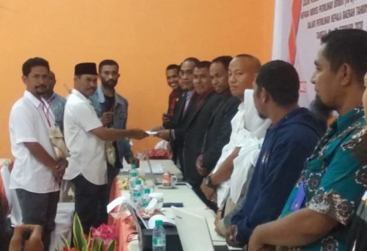 Hari Terakhir, Paslon Raja Serahkan Syarat Dukungan Pilkada Fakfak