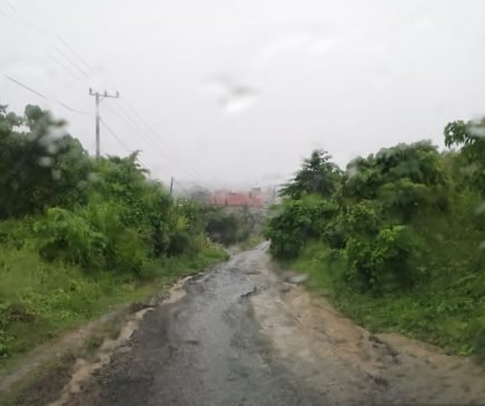 Rusak Parah, Jalan Penghubung Lingkungan Sese Menuju Tambayako Diabaikan Pemerintah