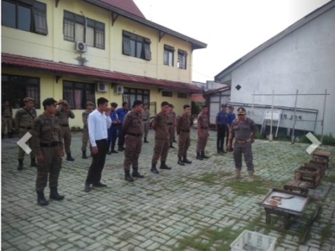 Satpol PP dan Pemadam Kebakaran Kabupaten Kapuas Simulasi Penertiban Pedagang