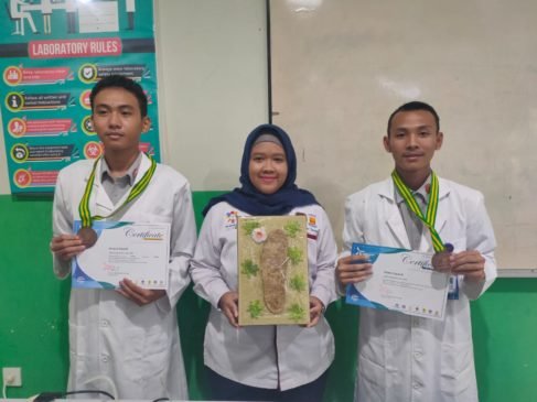 Pelajar SMAN Sumsel Raih Medali dari Karya Ilmiah Alas Kaki Anti Bakteri