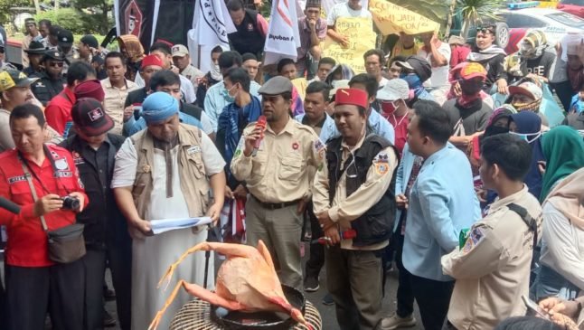 Protes Perda Pajak Makanan, Ratusan Anggota FK-PKBP Datangi Kantor Wako Palembang