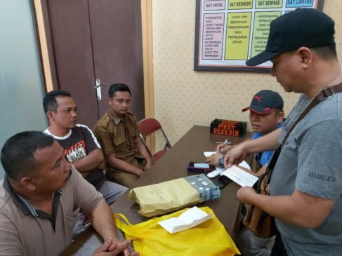 ‘Pungli’ Tiga PNS Perkim Labuhan Batu Kena OTT
