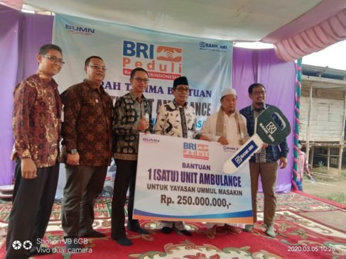 BRI Serahkan Bantuan Mobil Ambulans ke Yayasan di Batanghari