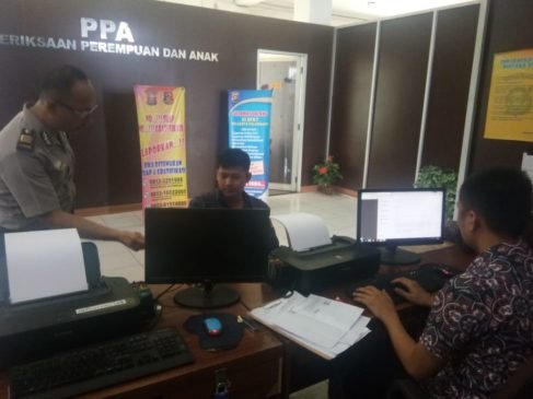 Berteduh Karena Hujan, Motor Raib Dalam Areal JSC