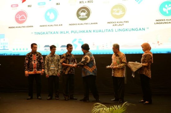 DLH Aceh Tamiang Terima 2 Penghargaan dari Kementrian LHK