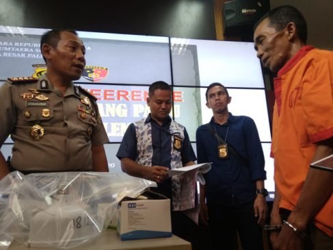 Buruh Bangunan Sukses Belanja Dengan Uang Palsu