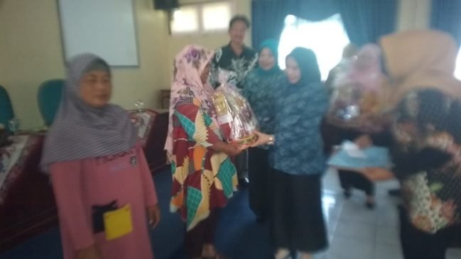 Ketua TP PKK Lahat Harapkan Kegiatan Pemberdayaan Sosial Pedagang Kecil dan Jamu Gendong  Bermanfaat