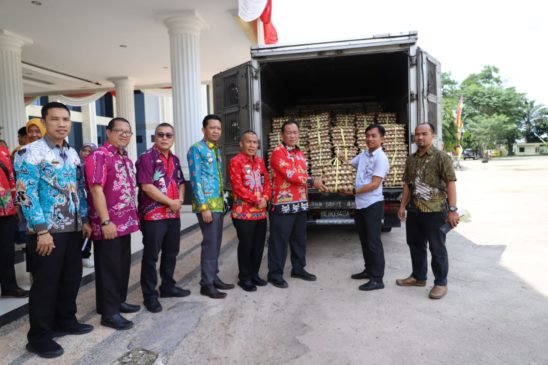 Bupati Tuba Terima 50 Ribu Butir Telur dari CSR PT Japfa Comfeed Indonesia Tbk