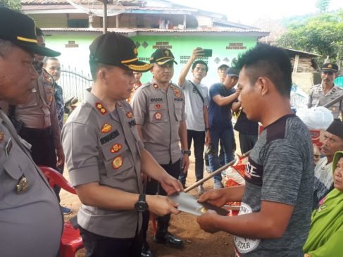Kapolres Lahat Kunjungi Korban Bentrok Desa Pagar Batu