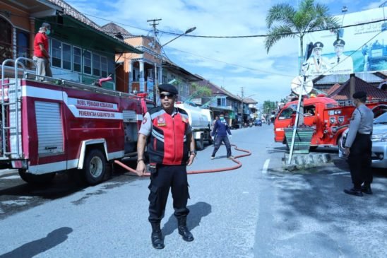 Cegah Penyebaran Covid-19, Kayu Agung Disemprot Disinfektan