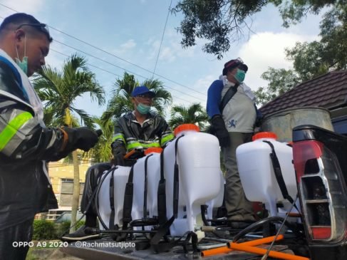 Sterilisasi Covid-19, Pasar Shopping Kabupaten OKI Disemprot Disinfektan