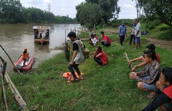 Depresi! Pemuda Trayang Menceburkan Diri ke Sungai Brantas