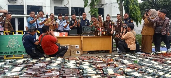 Ribuan Miras, Laptop dan Handphone Tangkapan Bea Cukai Dimusnahkan Kejari 