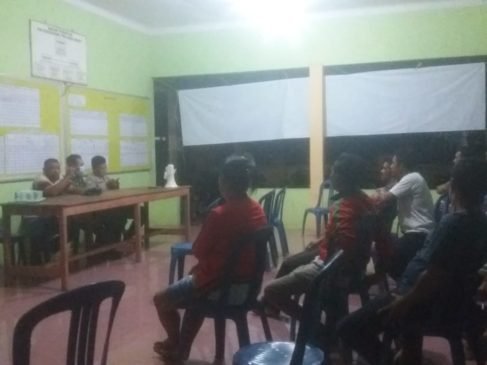 Tangkal Hoax Covid-19, Danramil Jebus Keliling Desa