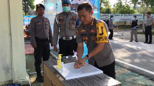 Kapolres Bangka Barat Himbau Anggota Cuci Tangan Sebelum Bertugas