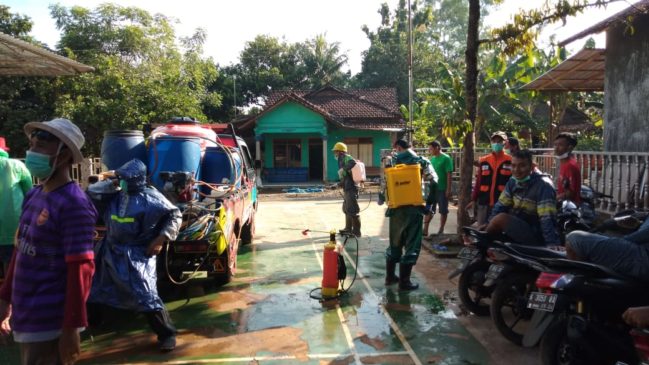 Gotong Royong Warga Gembong Dalam Pencegahan Wabah Corona (Covid-19)