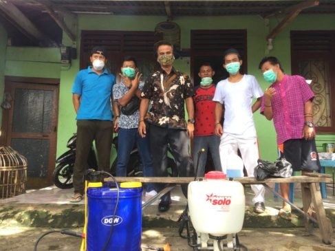 Giliran Camat Lahat Lakukan Penyemprotan Disinfektan di Tiga Desa