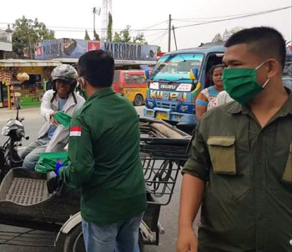 DPC PKB Sergai Bagi Masker Gratis