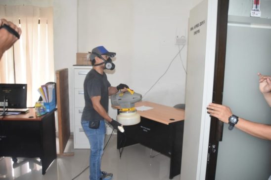 Diskominfo Sulbar Lakukan Penyemprotan Desinfektan Untuk Mencegah Penyebaran Covid-19