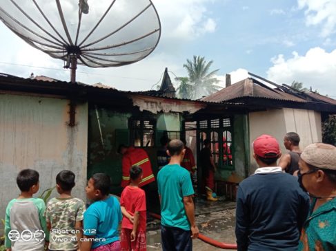 Dua Rumah di Kedai Ledang Asahan Terbakar