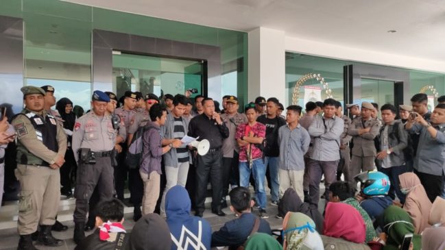 Abdul Rahim dan Syarifuddin Sambut Baik Massa Aliansi Tutar di DPRD Sulbar