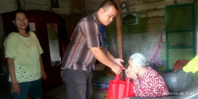 GLPS Lahat Salurkan Ratusan Paket Sembako Untuk Kaum Dhuafa