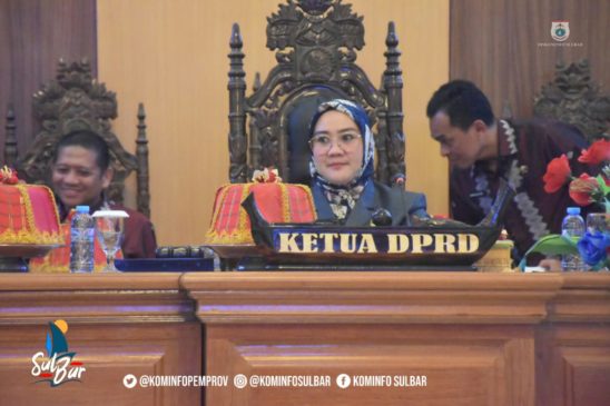 Ketua DPRD Sulbar St. Suraidah Suhardi Pimpin Sidang Paripurna Persetujuan Revisi Perda RPJMD Sulbar 2017-2022