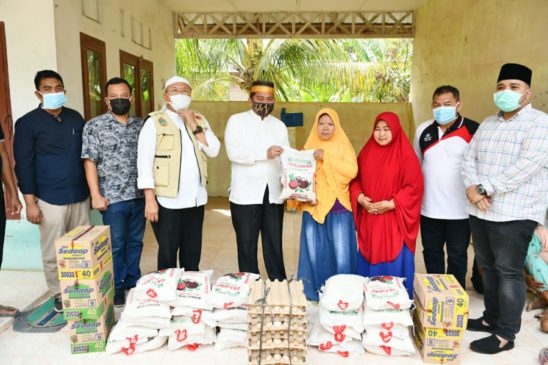 Bupati Sergai Serahkan Bantuan Kebutuhan Pokok ke Panti Jompo