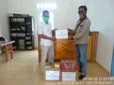 PT. Indo Inter Intraco Sumbangkan Vitamin C ke Warga Desa Marok Kecil