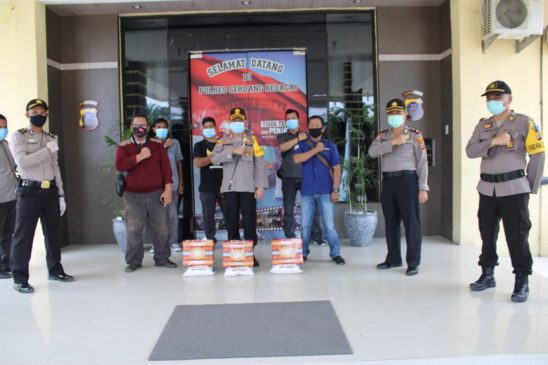Kapolres Sergai Bagikan Sembako, Suplemen dan Masker Untuk Jurnalis Sergai