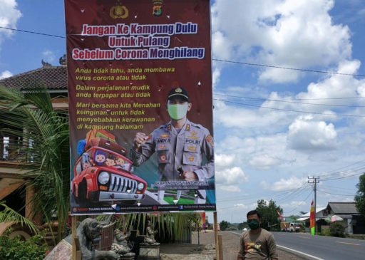 Polres Tulang Bawang Himbau Warga Dengan Pasang Baliho Untuk Tidak Mudik