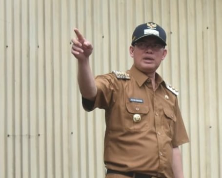 Wako Pagar Alam Bagikan Ribuan Lembar Masker ke Warganya